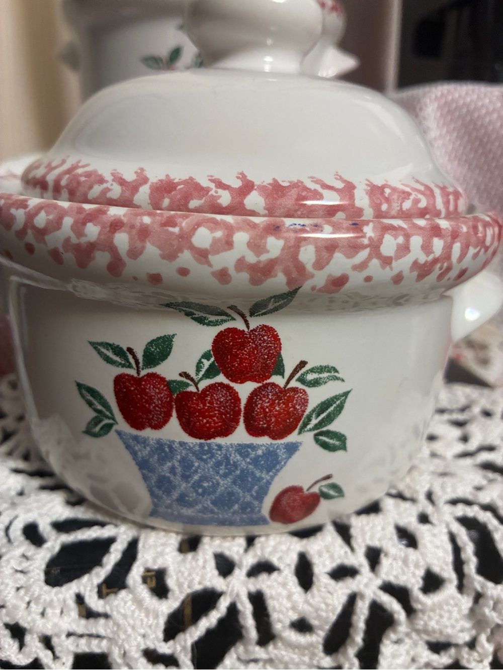 White Ceramic Lidded Crocks with Red Apple Design Sponge-wear set of 2 - Picture 2 of 14